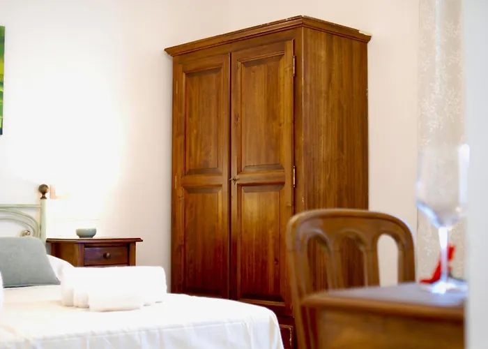 Fontis Rapolano בית הארחה 3*