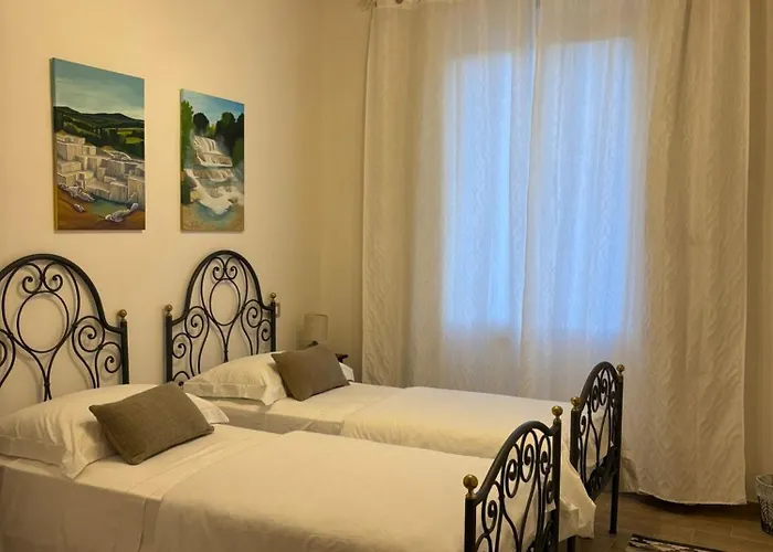 Fontis Rapolano בית הארחה 3*